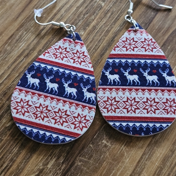 Festive Reindeer Pattern Earrings - Picture 5 of 5